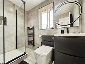 Ensuite- click for photo gallery